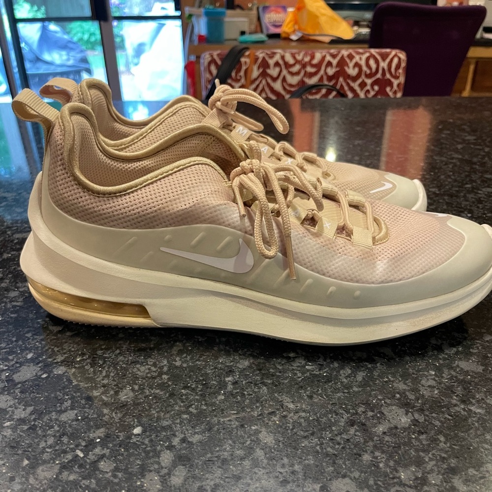 Nike Air Max Axis